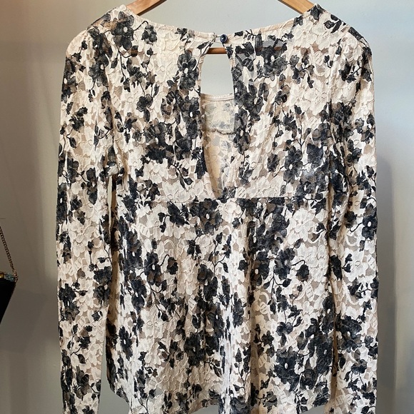 Floral and Lace Peplum Top - Picture 4 of 5